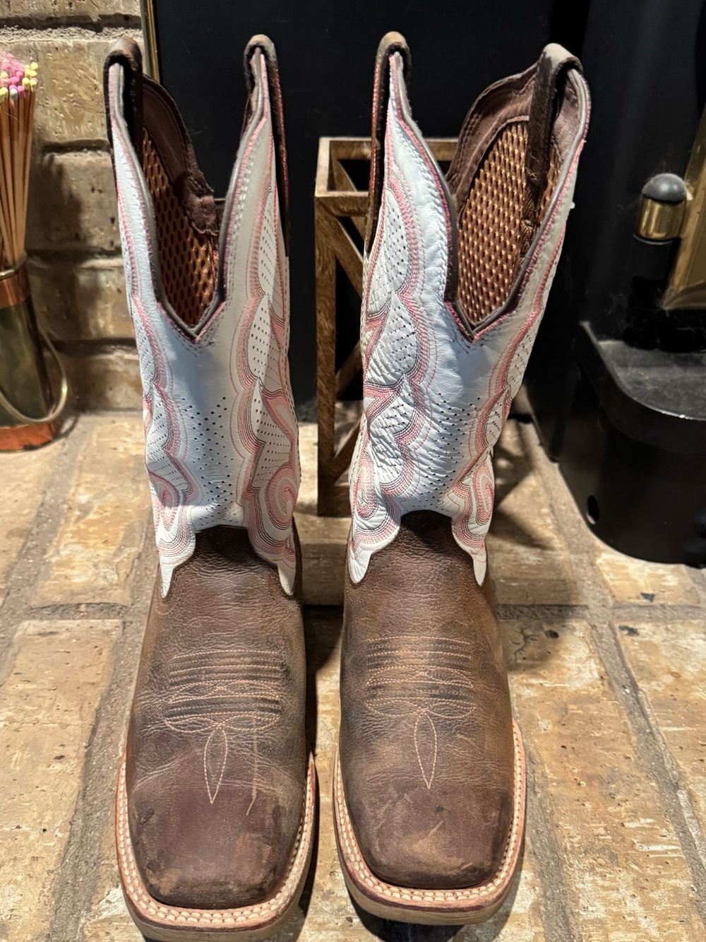 Ladies square toe boot